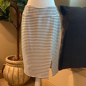 EUC Sexy front slit pull on pencil skirt